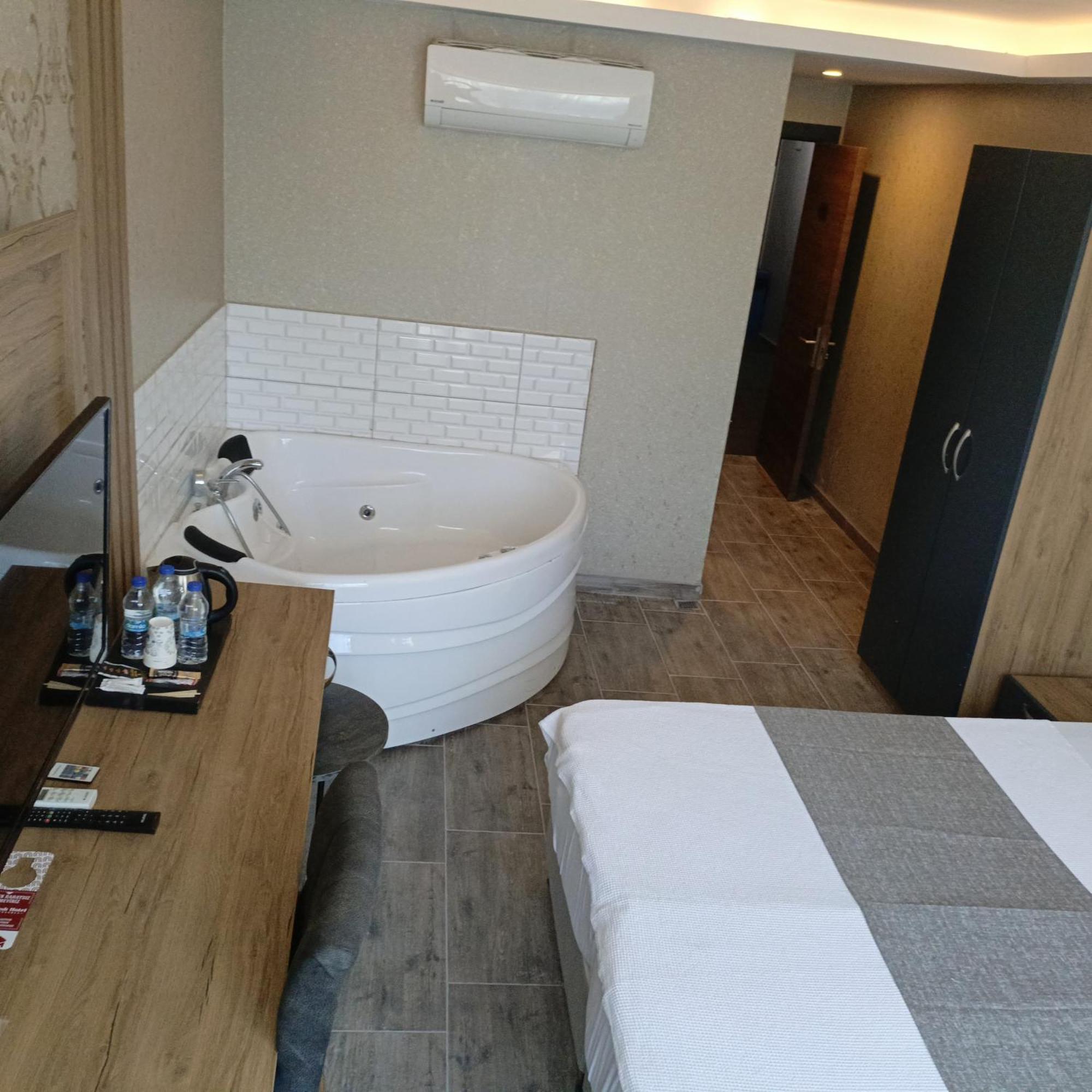 Rush Hotel Istanbul Bagian luar foto