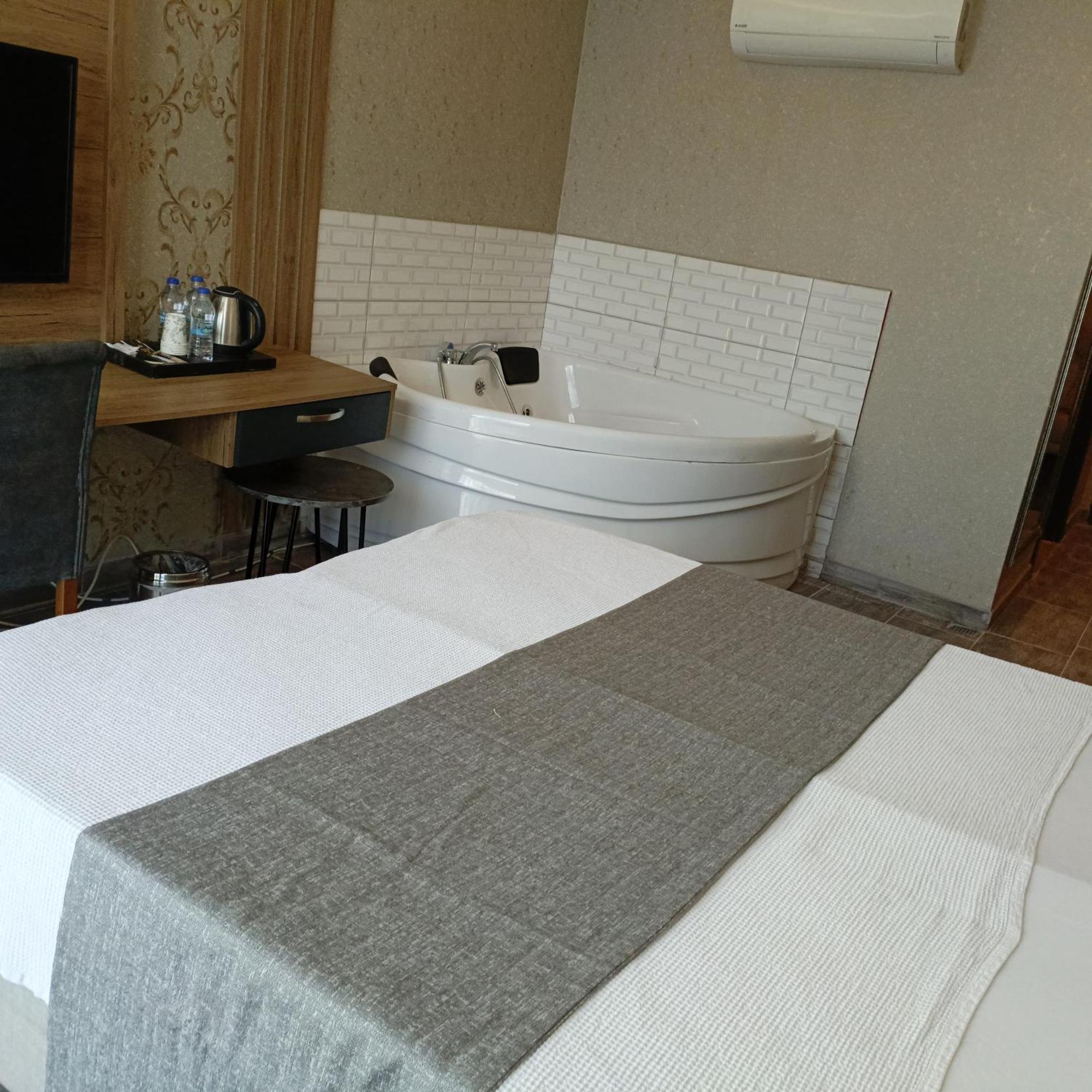 Rush Hotel Istanbul Bagian luar foto